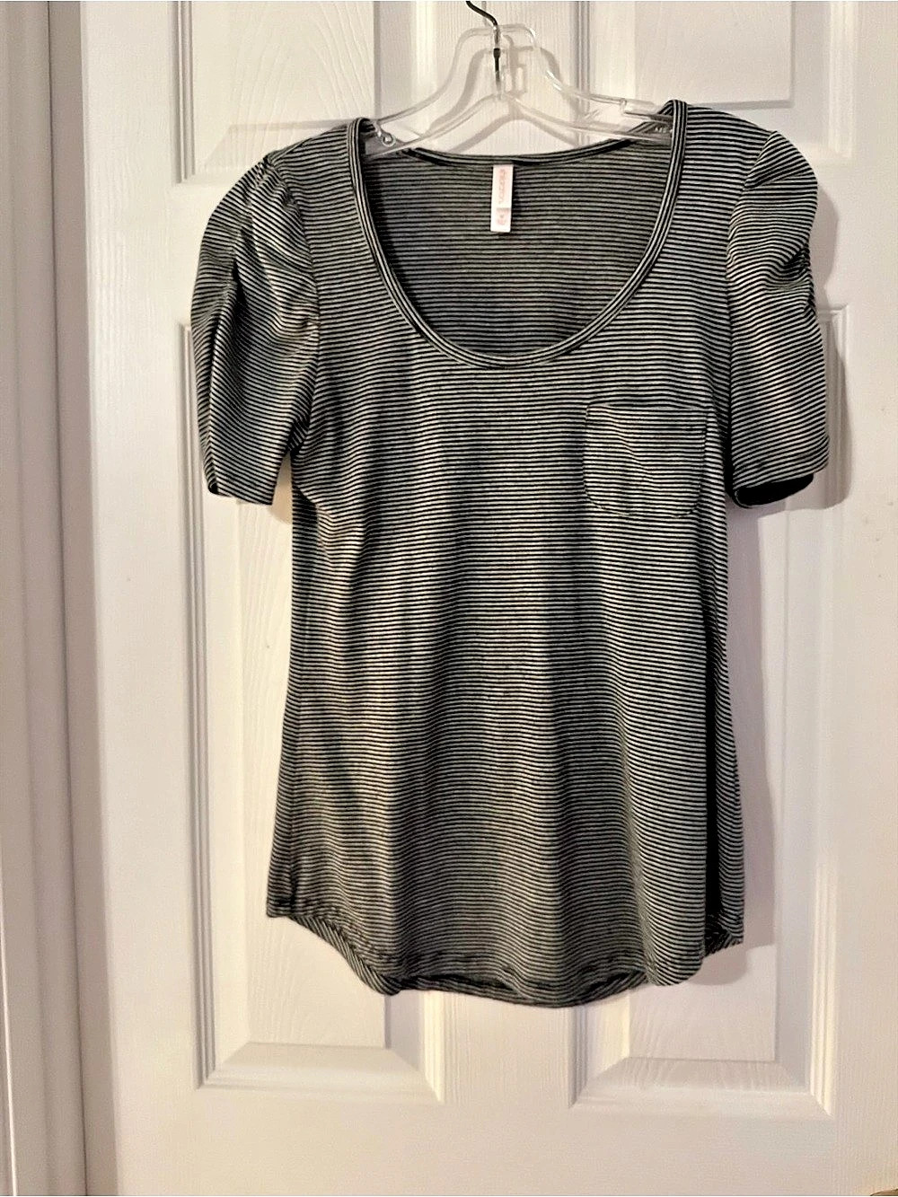 Xhilaration Striped Short Sleeve Top in Black & White Size Medium Like N